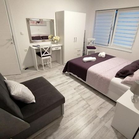 Apartman Lidija Dinjiška Exterior foto