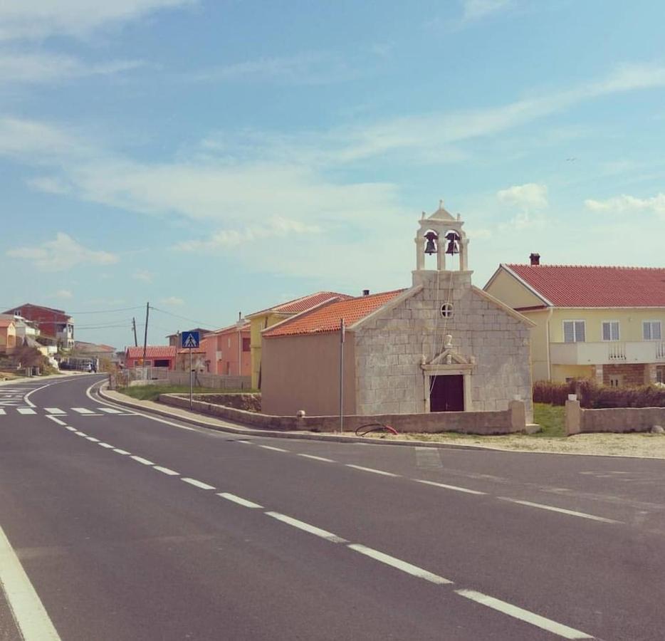 Apartman Lidija Dinjiška Exterior foto